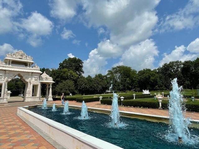 Schaumburg Paradise Oasis With A Secret Garden And Private Pool Εξωτερικό φωτογραφία
