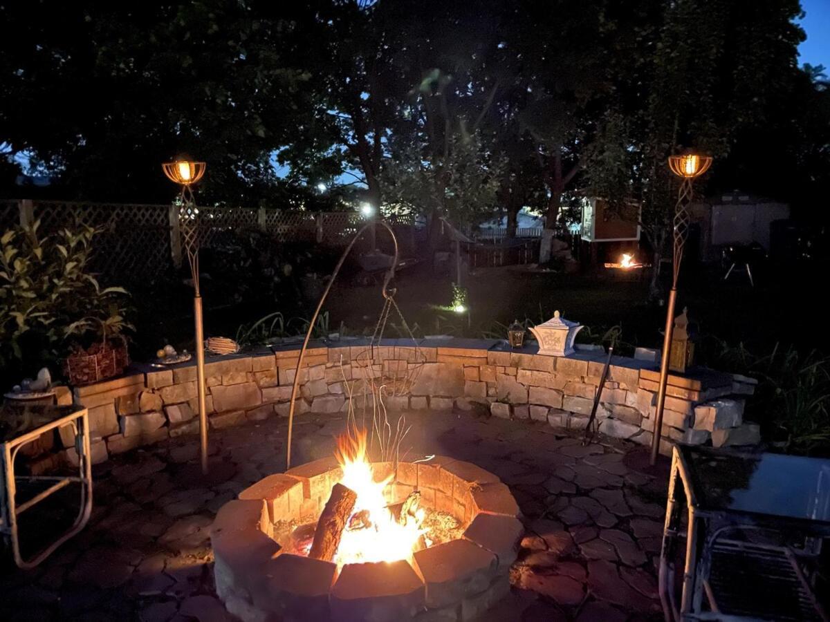 Schaumburg Paradise Oasis With A Secret Garden And Private Pool Εξωτερικό φωτογραφία