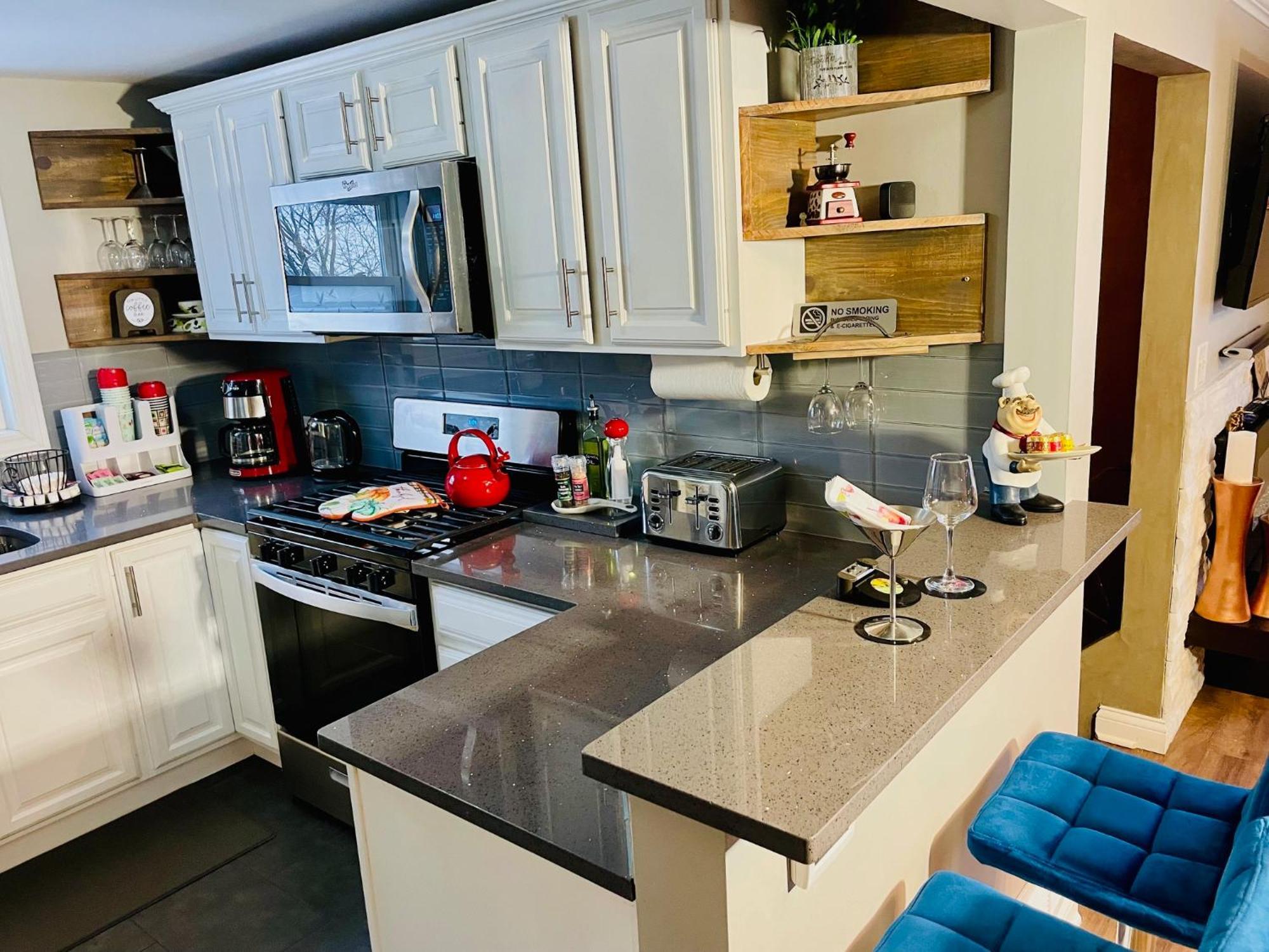 Schaumburg Paradise Oasis With A Secret Garden And Private Pool Εξωτερικό φωτογραφία
