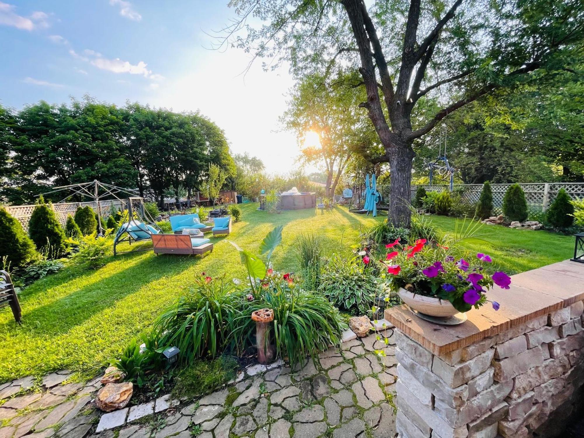 Schaumburg Paradise Oasis With A Secret Garden And Private Pool Εξωτερικό φωτογραφία